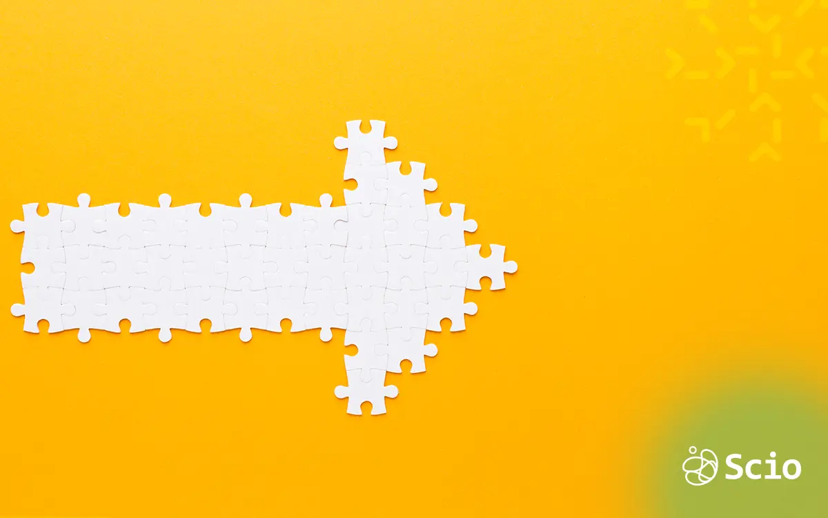 Agile Coaching Visual - Puzzle Arrow Puzzle pieces forming a white arrow pointing right on a yellow background.