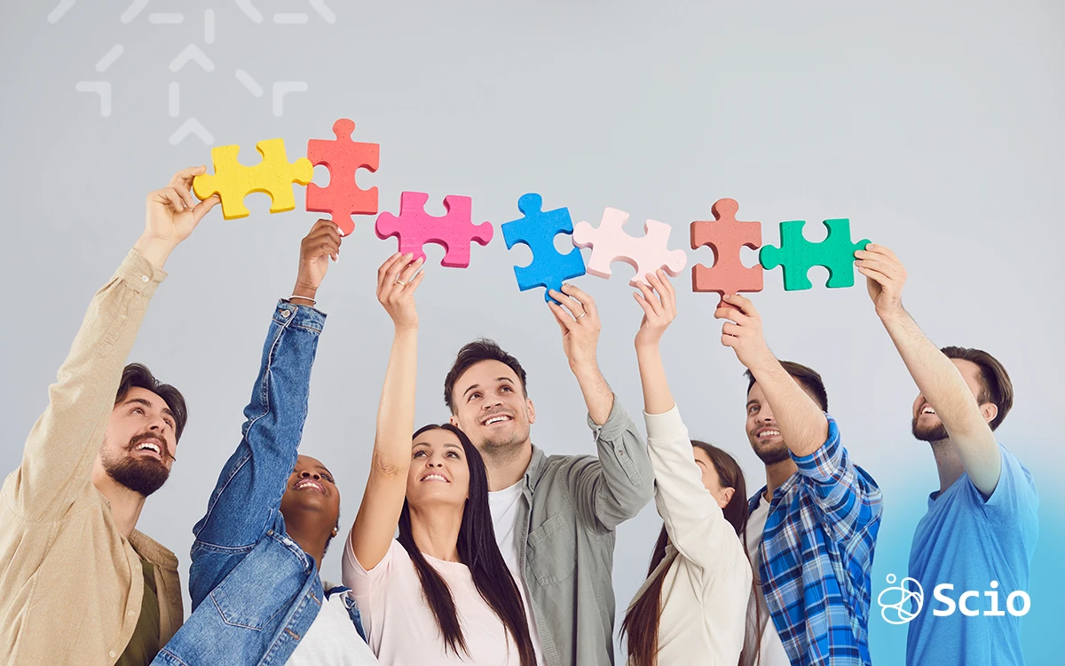Latin American software team celebrating cultural alignment with puzzle pieces — nearshore collaboration for U.S. tech companies in Austin and Dallas.