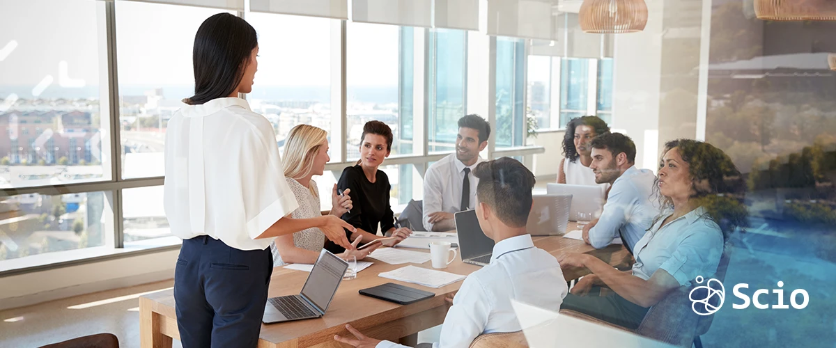 Agile Retrospective Meeting – Identifying Red Flags in Scrum Teams Agile retrospective meeting where a team leader presents sprint improvements