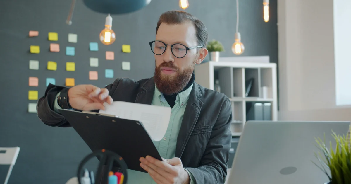 Replacing software vendor PE portfolio: Operating Partner reviewing a vendor transition timeline and delivery milestone dashboard in a portfolio company control room setting